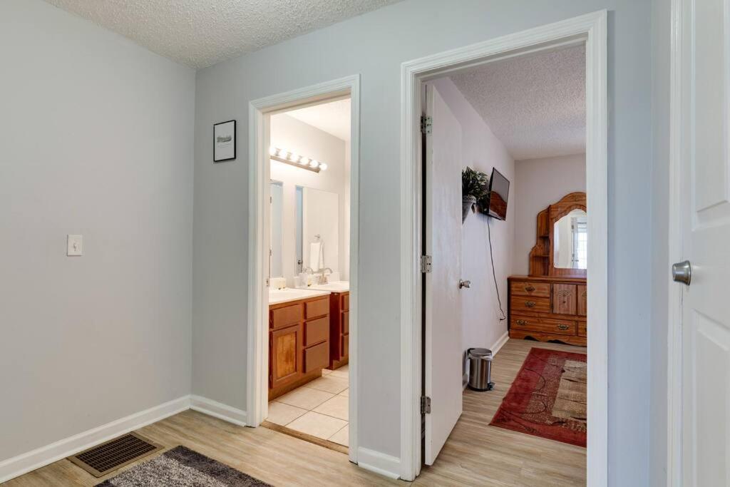 Lovely 2 Bdr Condo With Balcony 2M To Broadway Nashville Exterior photo