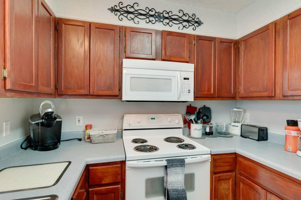 Lovely 2 Bdr Condo With Balcony 2M To Broadway Nashville Exterior photo
