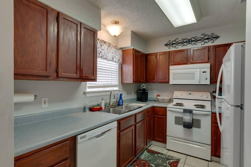 Lovely 2 Bdr Condo With Balcony 2M To Broadway Nashville Exterior photo